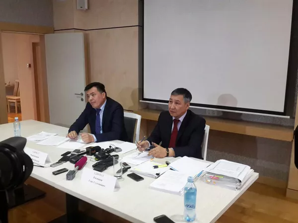 Адвокаты Мади Мырзагараев (слева) и Сеит Рахманов